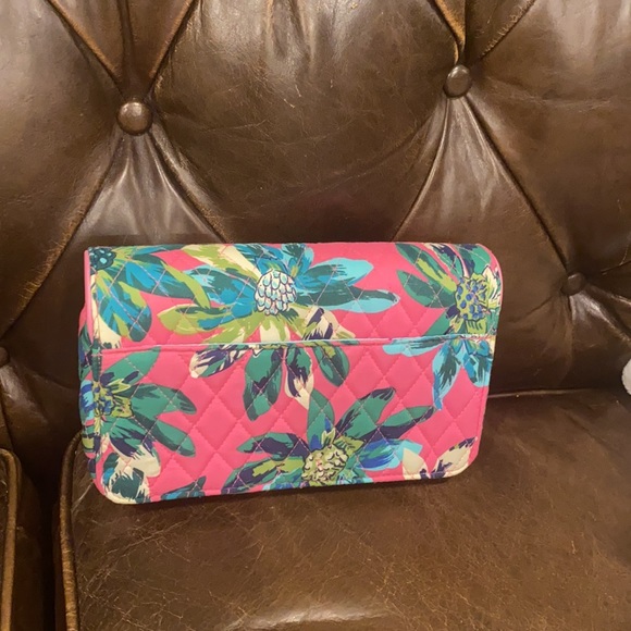 Vera Bradley Turn lock crossbody Tropical print pink quilted Bag NWT - Picture 10 of 14